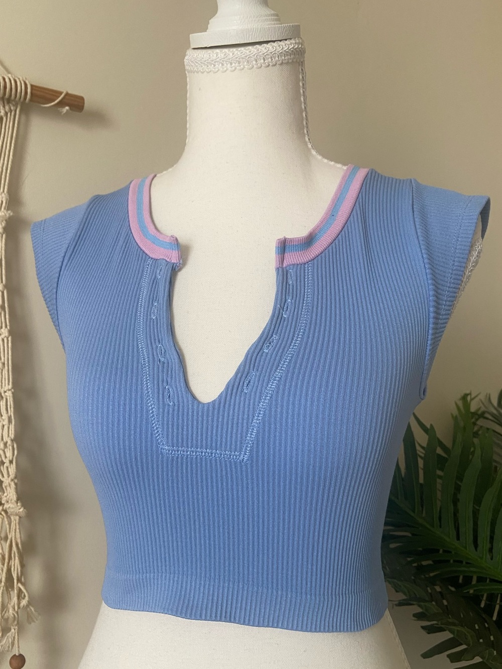 Urban Outfitters Out From Under Go For Gold Top Size XS – Lavender/Pink